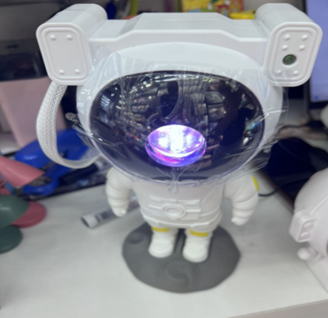 Проектор космонавт