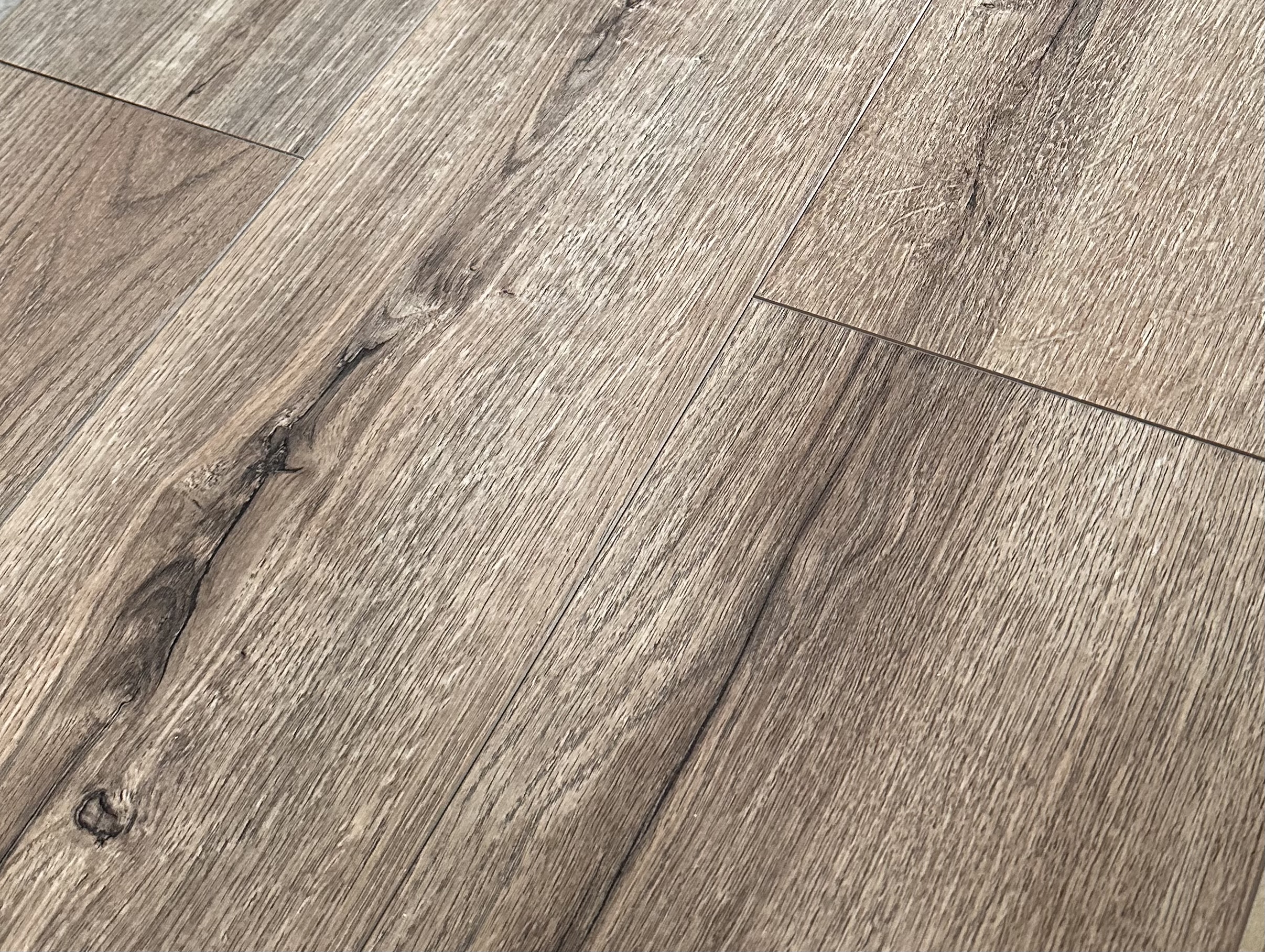 Ламинат Romantica GW 4V фаска Дуб Бремен 1380*190*8мм. (0,2622) 1/8 (480)